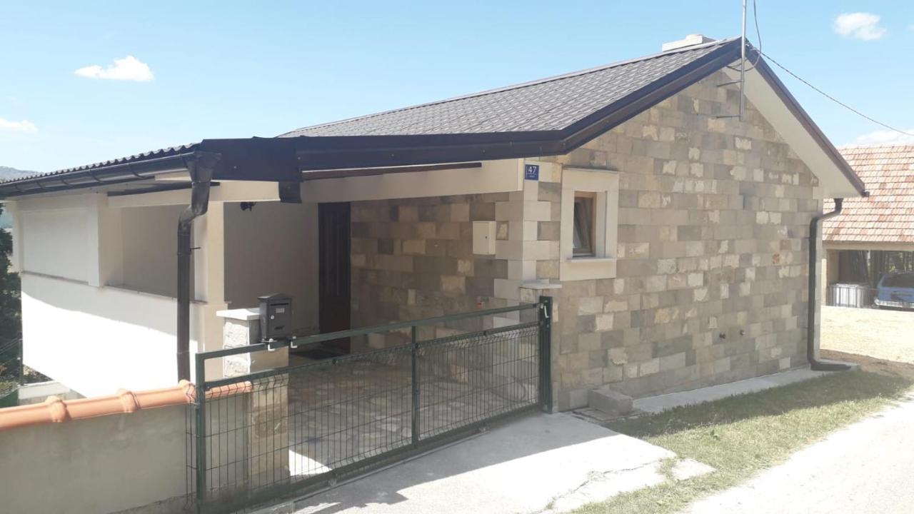 Lusnic Weekend House Petarヴィラ エクステリア 写真