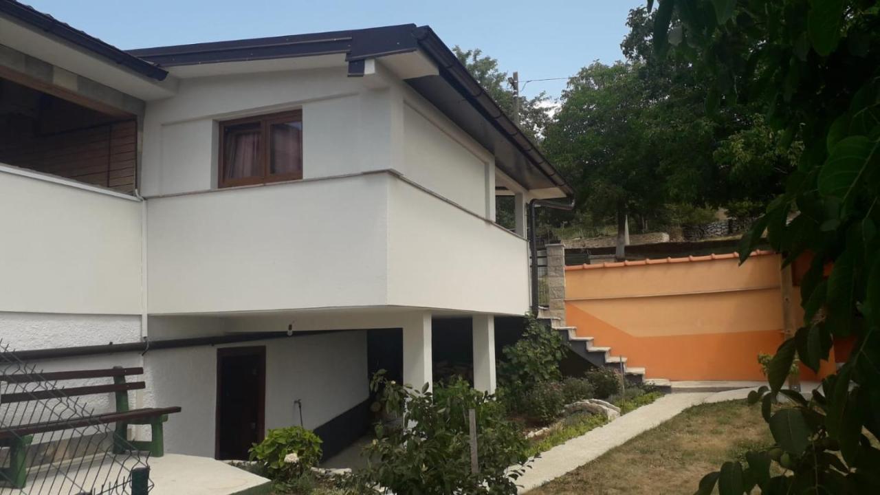 Lusnic Weekend House Petarヴィラ エクステリア 写真