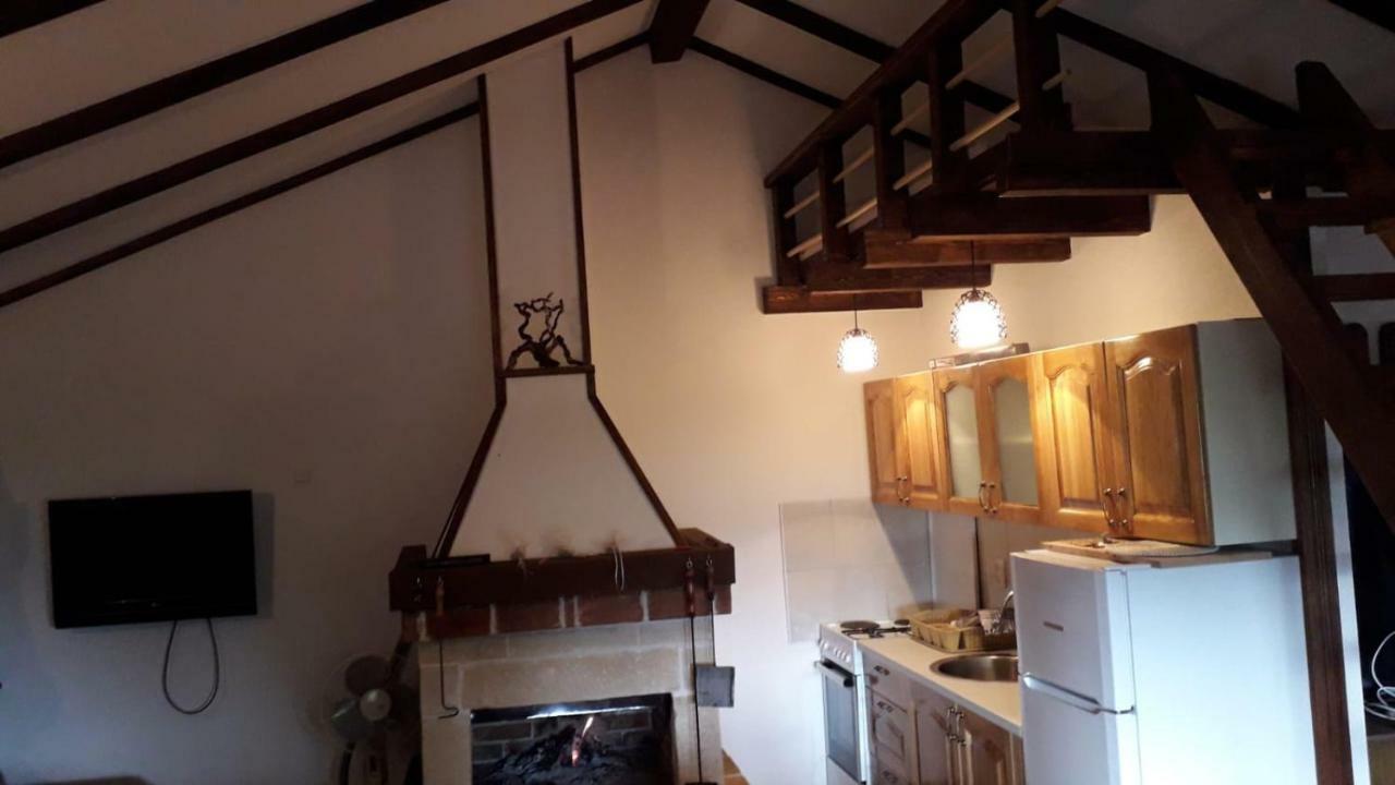 Lusnic Weekend House Petarヴィラ エクステリア 写真