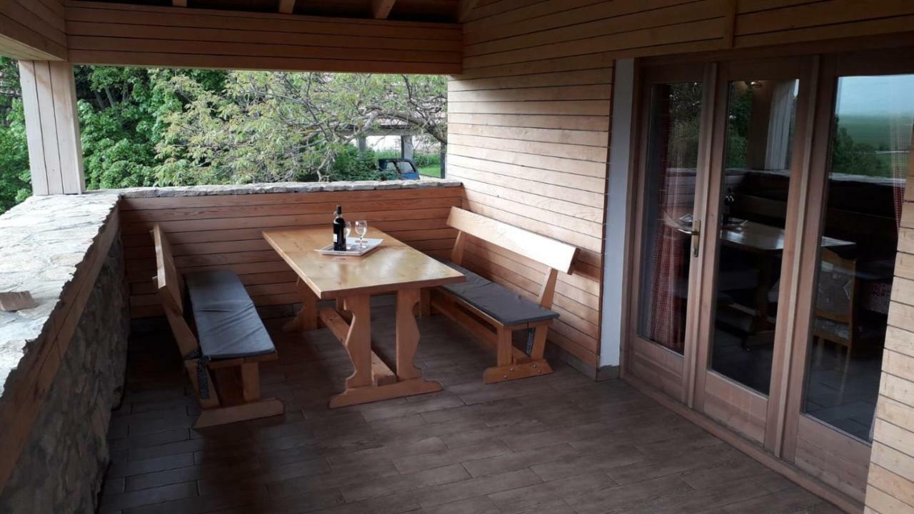 Lusnic Weekend House Petarヴィラ エクステリア 写真