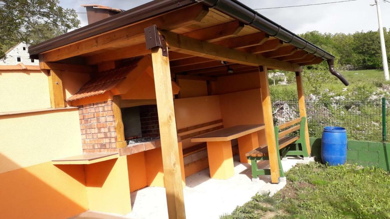 Lusnic Weekend House Petarヴィラ エクステリア 写真