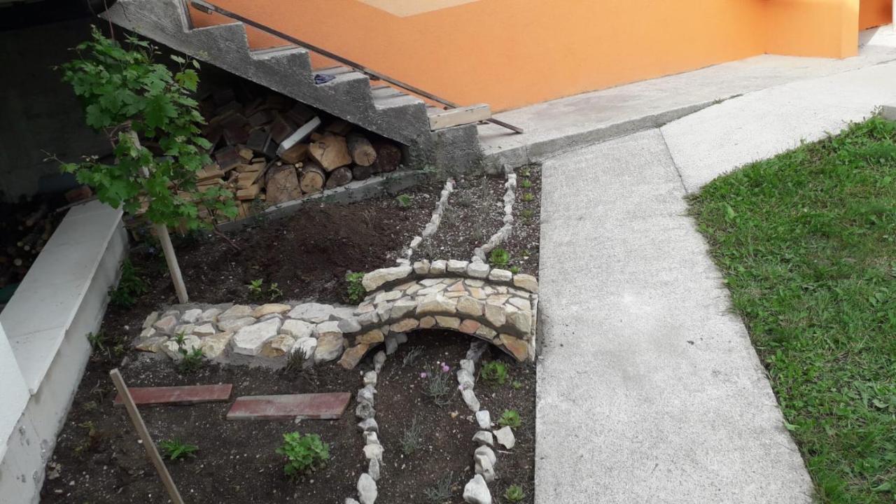 Lusnic Weekend House Petarヴィラ エクステリア 写真